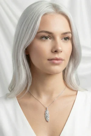 Yaprak Model Zirkon Taşlı Kadın Kolye
