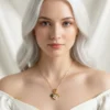 Seyahat Model Mineli Çelik Kolye