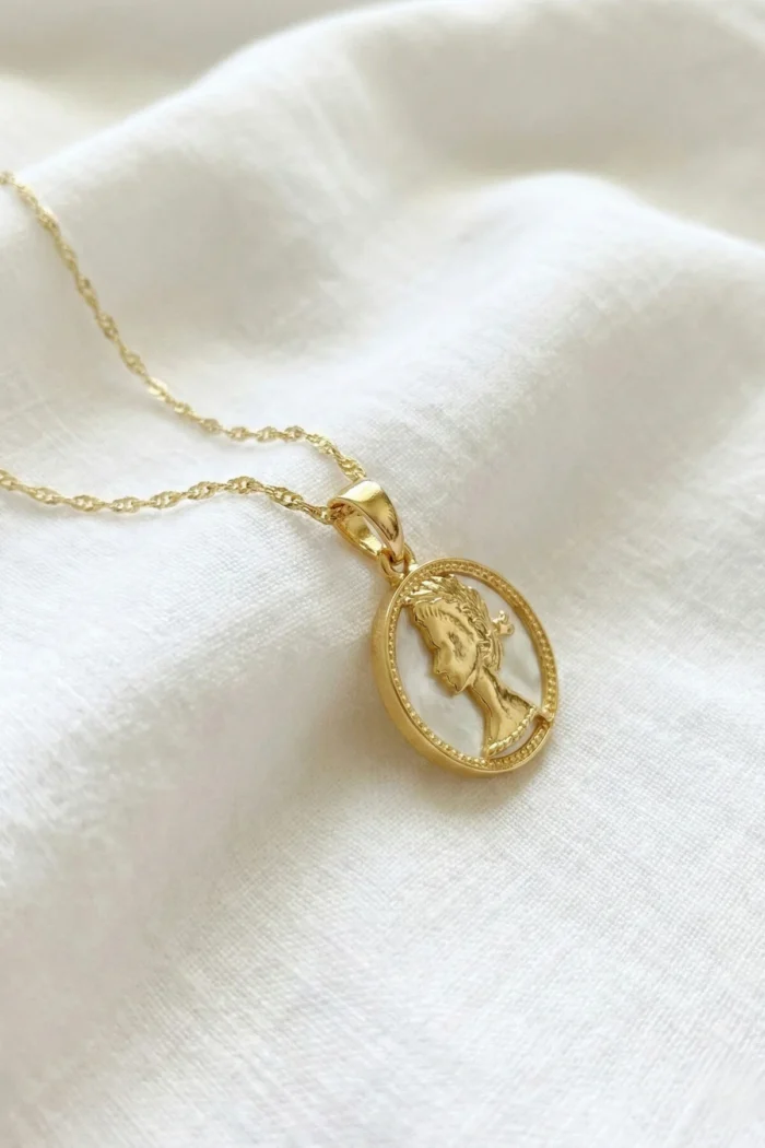 İkinci Elizabet Model Madalyon Çelik Kolye