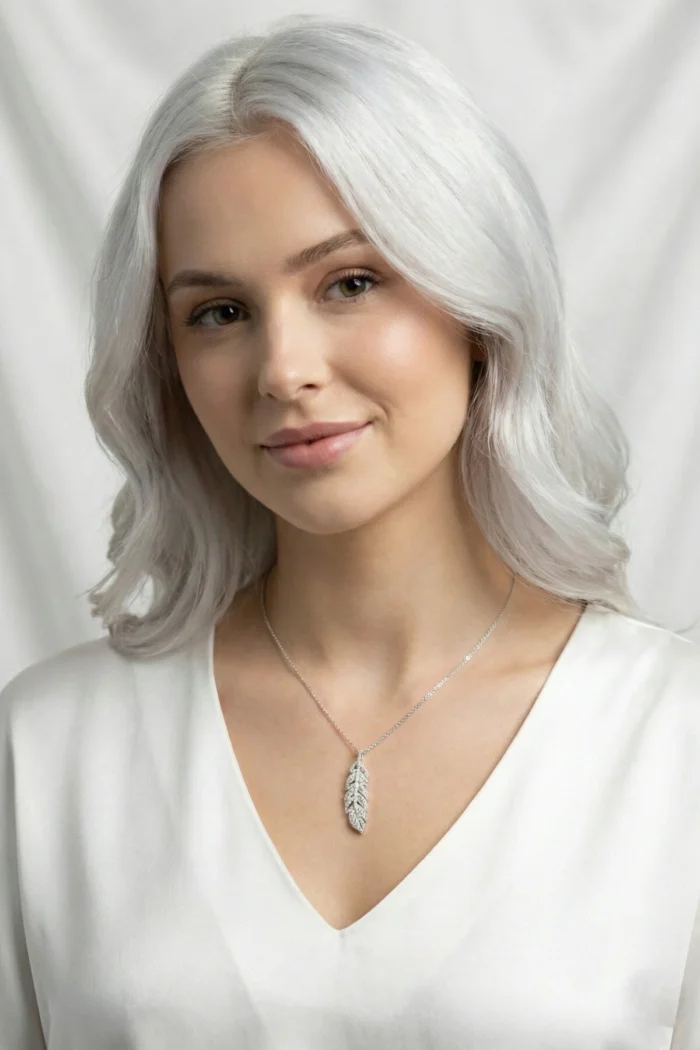 Yaprak Model Zirkon Taşlı Kadın Kolye