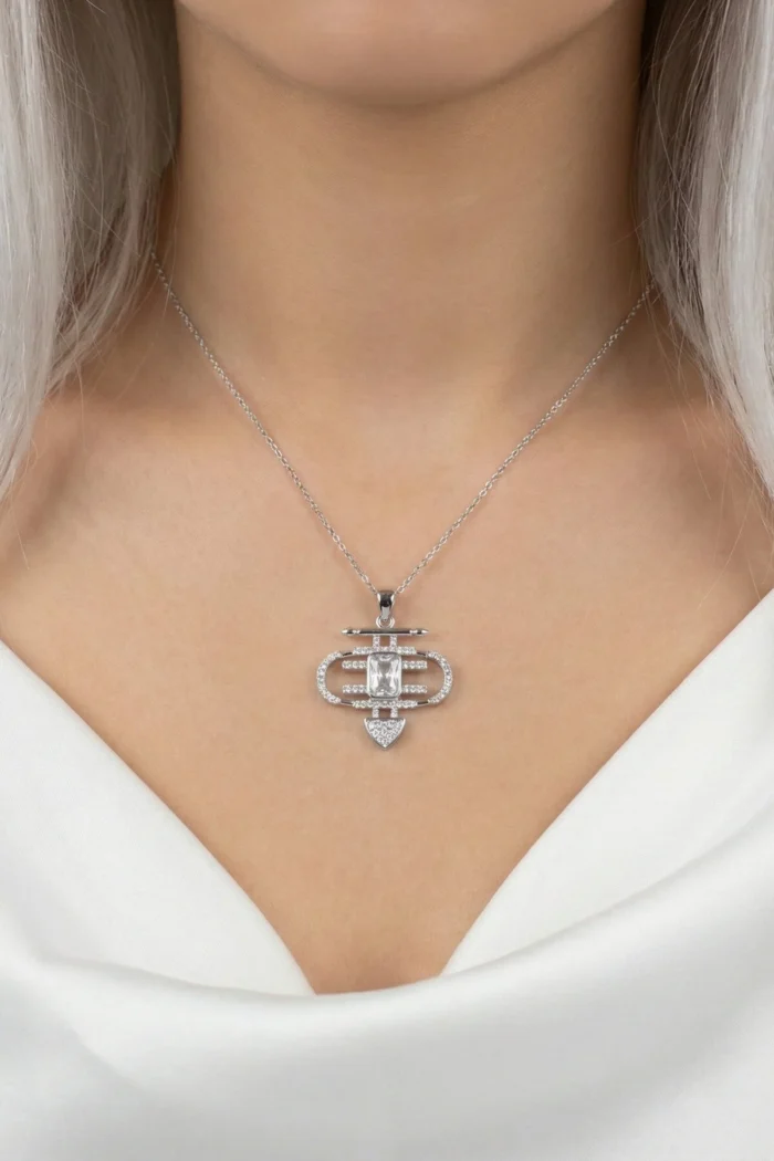 Baget Model Zirkon Taşlı Çelik Kolye