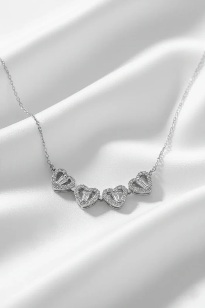 Yonca Model Zirkon Taşlı Çelik Kolye