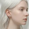 Fiyonk Model Zirkon Taşlı Çelik Küpe