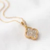 Yonca Model Zirkon Taşlı Gold Renk Paslanmaz Çelik Kadın Kolye - 1,5 cm kolye ucu Yonca Model Zirkon Taşlı Gold Renk Paslanmaz Çelik Kadın Kolye - 1,5 cm kolye ucu