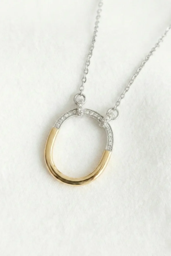 Oval Model Zirkon Taşlı Çelik Kolye Oval Model Zirkon Taşlı Çelik Kolye