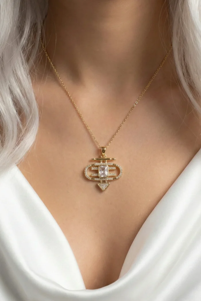 Baget Model Zirkon Taşlı Çelik Kolye