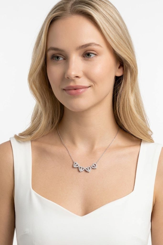 Yonca Model Zirkon Taşlı Çelik Kolye