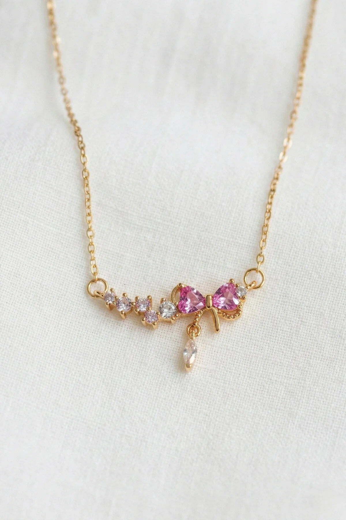 Fiyonk Model Pembe Zirkon Taşlı Çelik Kolye Fiyonk Model Pembe Zirkon Taşlı Çelik Kolye