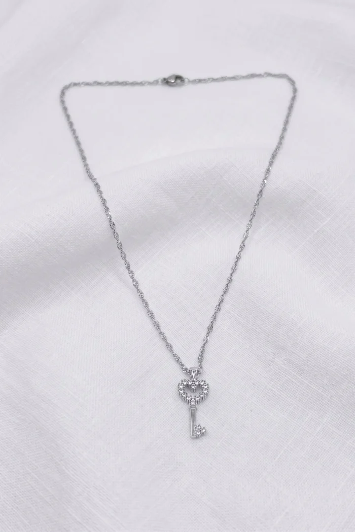 Anahtar Model Zirkon Taşlı Çelik Kolye