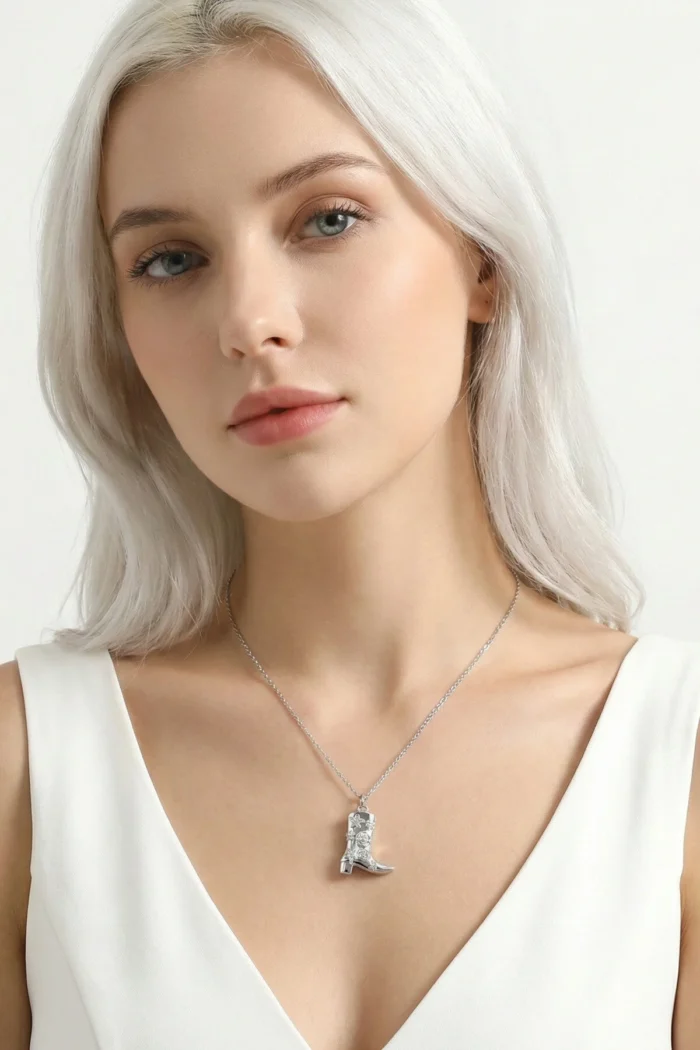 Çiçek ve Yıldız İşlemeli Çizme Model Zirkon Taşlı Çelik Kolye