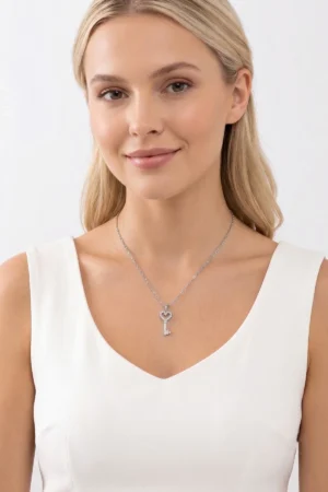 Anahtar Model Zirkon Taşlı Çelik Kolye