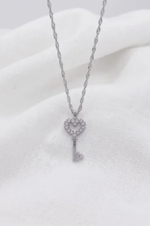 Anahtar Model Zirkon Taşlı Çelik Kolye
