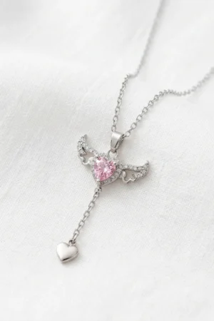 Kalpli Kanat Model Pembe Zirkon Taşlı Çelik Kolye Kalpli Kanat Model Pembe Zirkon Taşlı Çelik Kolye