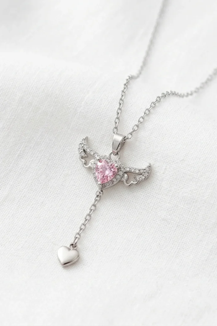 Kalpli Kanat Model Pembe Zirkon Taşlı Çelik Kolye Kalpli Kanat Model Pembe Zirkon Taşlı Çelik Kolye