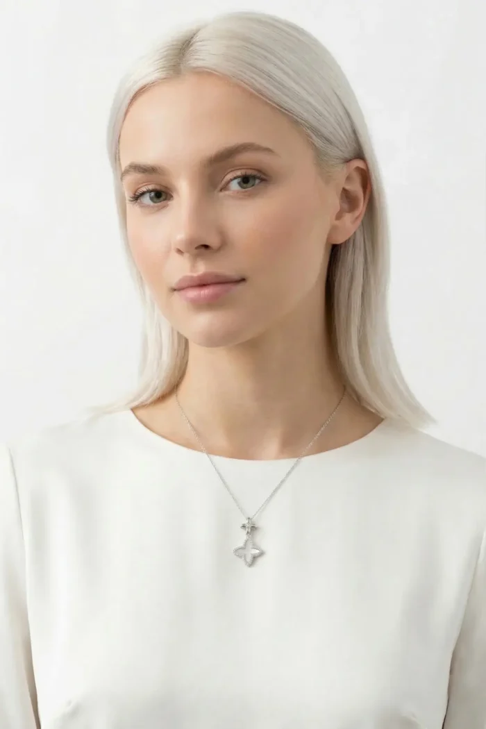 Yonca Model Zirkon Taşlı Çelik Kolye Yonca Model Zirkon Taşlı Çelik Kolye