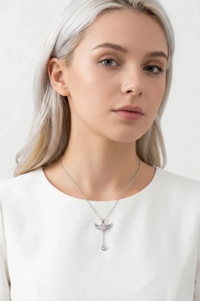 Kalpli Kanat Model Pembe Zirkon Taşlı Çelik Kolye Kalpli Kanat Model Pembe Zirkon Taşlı Çelik Kolye