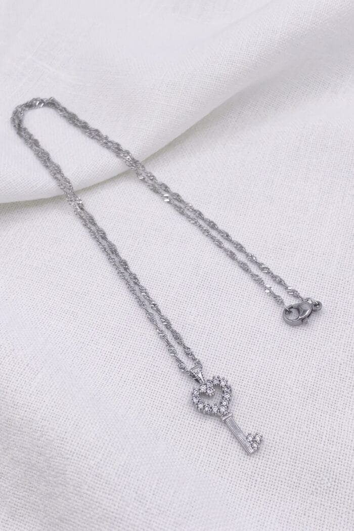 Anahtar Model Zirkon Taşlı Çelik Kolye