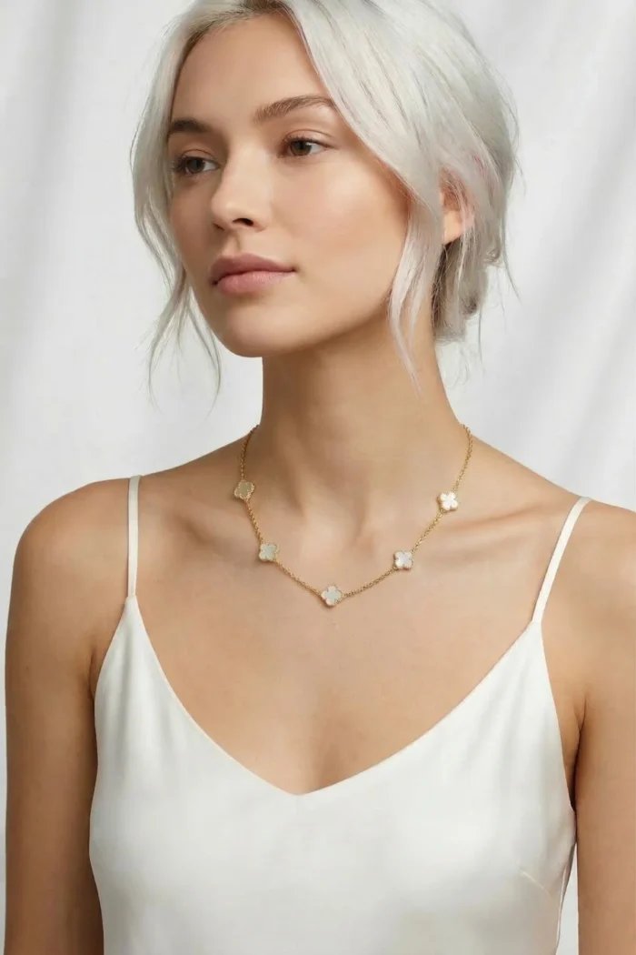 Yonca Model Çelik Kolye