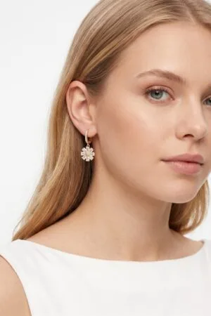 Çiçek Model Zirkon Taşlı Çelik Küpe